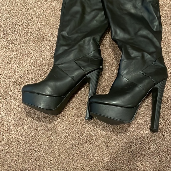 Tall bootss - Picture 2 of 3